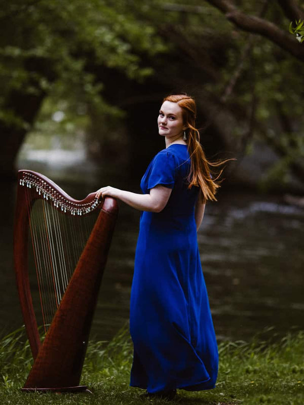 Hannah Flowers: Harpist